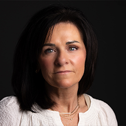 17380-Headshot_Angela